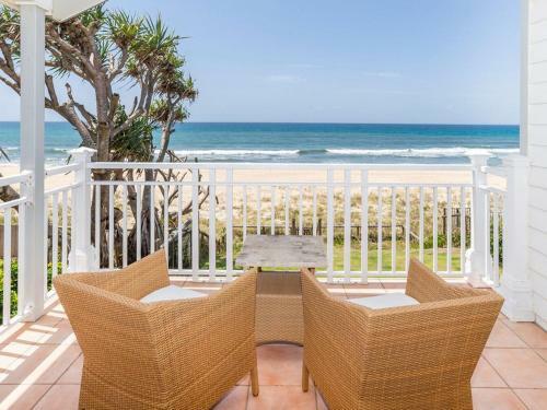 Villa Absolute Beachfront Family Size Home