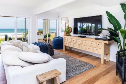 Villa Absolute Beachfront Family Size Home
