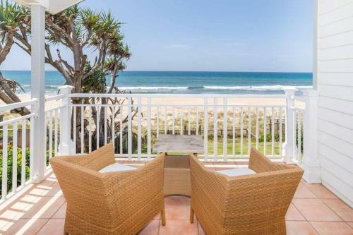 Villa Absolute Beachfront Family Size Home
