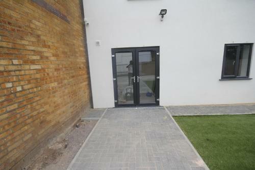 Holden Court Apartments - Apt 3