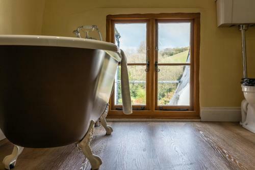 Lower Aylescott Farmhouse