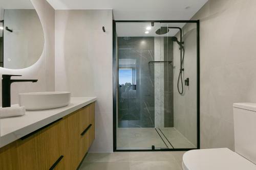 Chevron Renaissance 3 Bed Apartment By Vaun