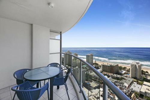 Chevron Renaissance 3 Bed Apartment By Vaun