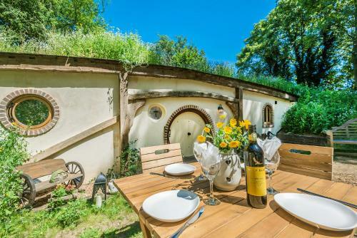 Pod Hollow: Hobbit Home