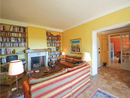 Holiday Home Chemin Des Fumerates