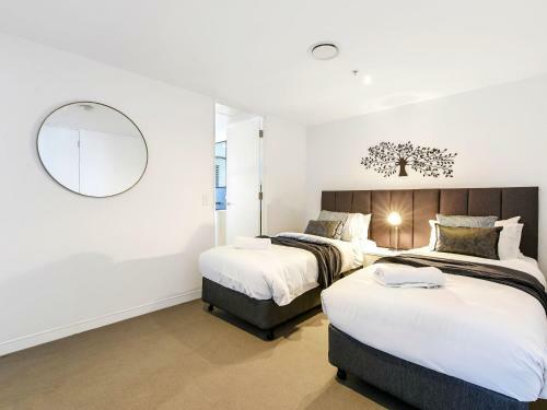 Oracle Broadbeach Gorgeous Modern 2 Bed 1 Bath Apartment