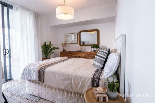 Luxe 3 Bedroom Rooftop Beachside Apartment