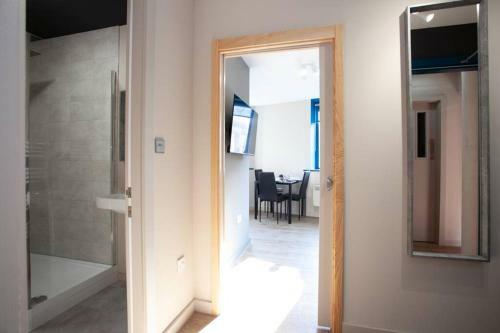 Fresh Modern 1bd Apartment In Centre Of Wigan