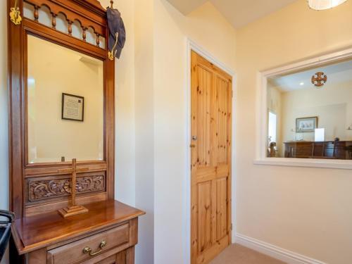 Pass The Keys Elegant 5-bed Detached Home With Spacious Garden