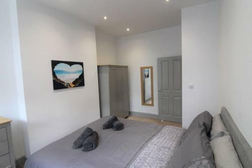 Spacious Central Chic Apartment - Simply Check In