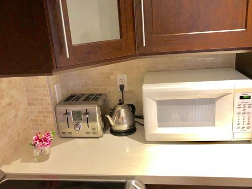 Spacious 3br With 2w Apartment Near Yonge St