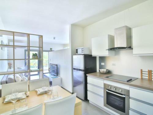 Hostal Room In Apartment - Nice Studio For A Night Or A Weekend