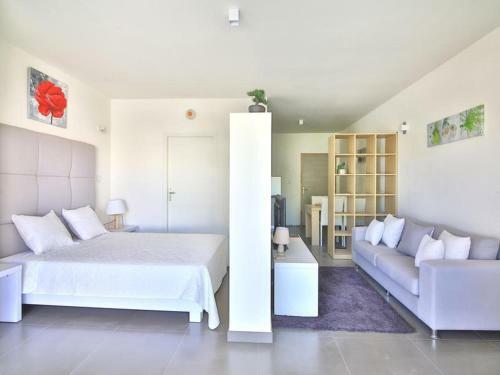 Hostal Room In Apartment - Modern Studio To Relax