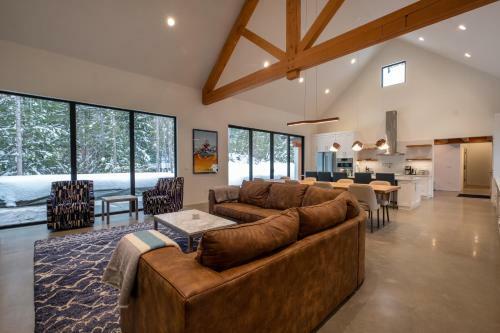 Villa Revelstoke Modern Farmhouse