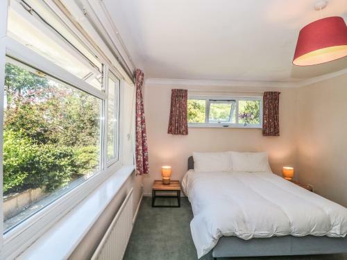 5 Helston Close