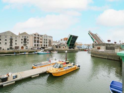 Bridge View Apartment