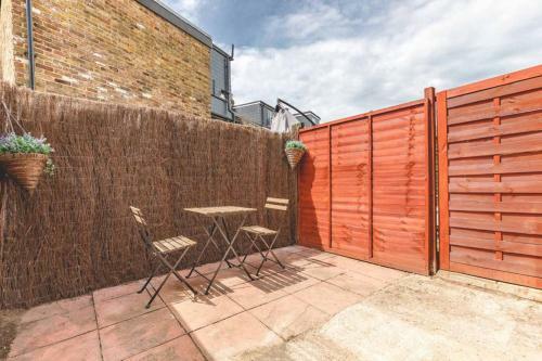 Charming Cottage In Windsor - Walk To Castle &shops!