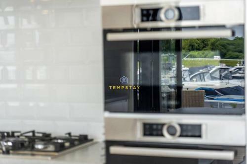 Luxury Lodge River Thames - Windsor Marina - Parking