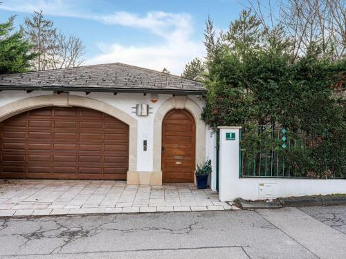 Tasteful Villa In Hinterbr�hl With Private Pool