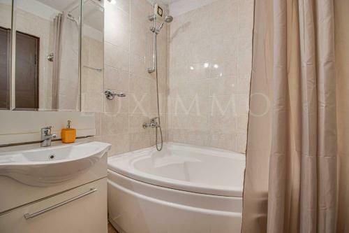 Bulgarian Champs -elysees Street Apartment