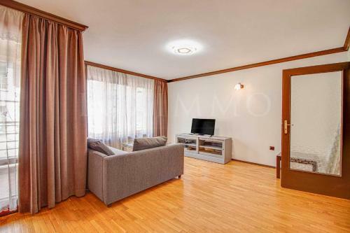 Bulgarian Champs -elysees Street Apartment