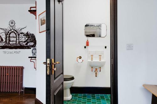 Hostal Jet Black Jewel