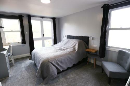 Hostal Number 33 Room Only