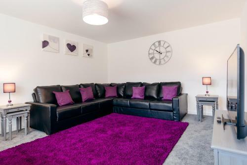 Oakley: Large, Elegant, Dog Friendly & Parking