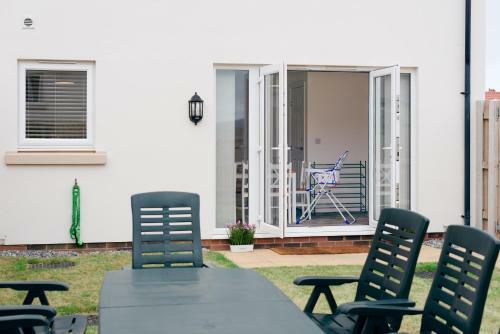 Oakley: Large, Elegant, Dog Friendly & Parking