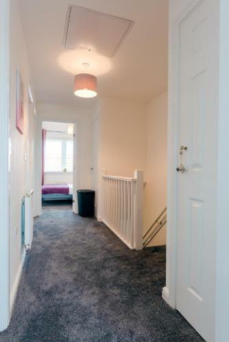 Oakley: Large, Elegant, Dog Friendly & Parking