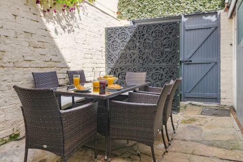Host & Stay - Railman's Rest