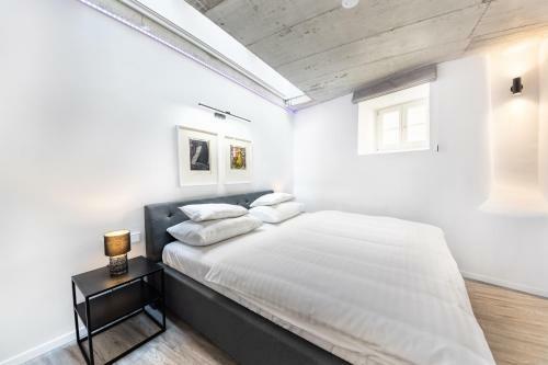 Smile Apartments ?art Collection?