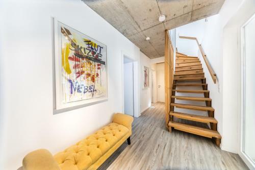 Smile Apartments ?art Collection?