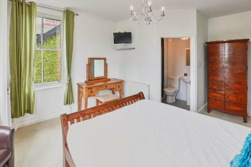 Host & Stay - Cook's Quarters