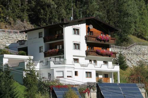 Hostal Garni Montana