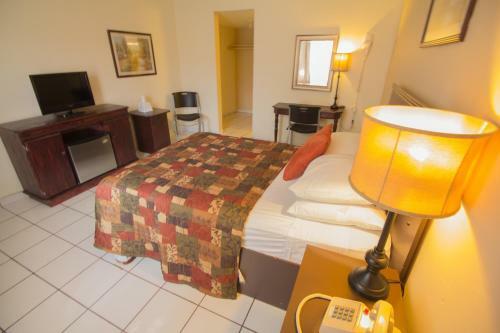 Parkway Inn Airport Motel