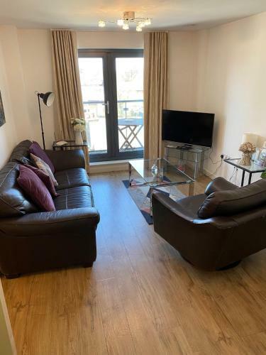 Woking Stylish And Modern 2 Bedroom Apartment