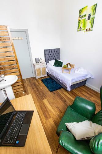 Hostal Cades Accommodation