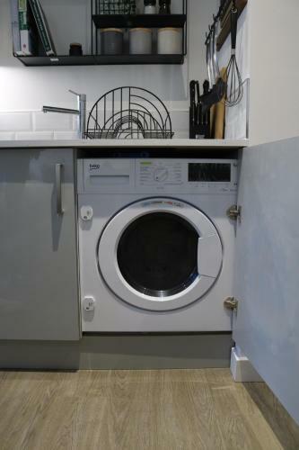 1 George House, Wolverhampton - Studio Apartment