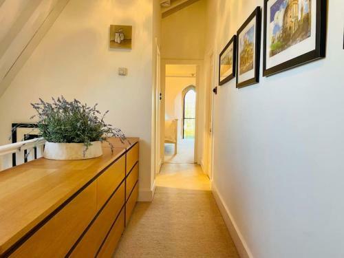 Unique Chapel House In Cotswolds