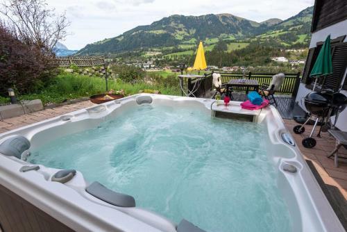 Moralodge Chalet With Hot Tub