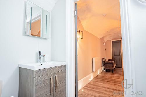 1 Bed Basement Apartment In Worcester City Centre