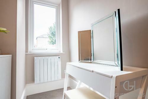 Worcester 1 Bed Apartment With Private Entrance