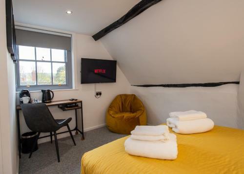 Riize - Central Refurbished Self Check-in 5 Room Hotel