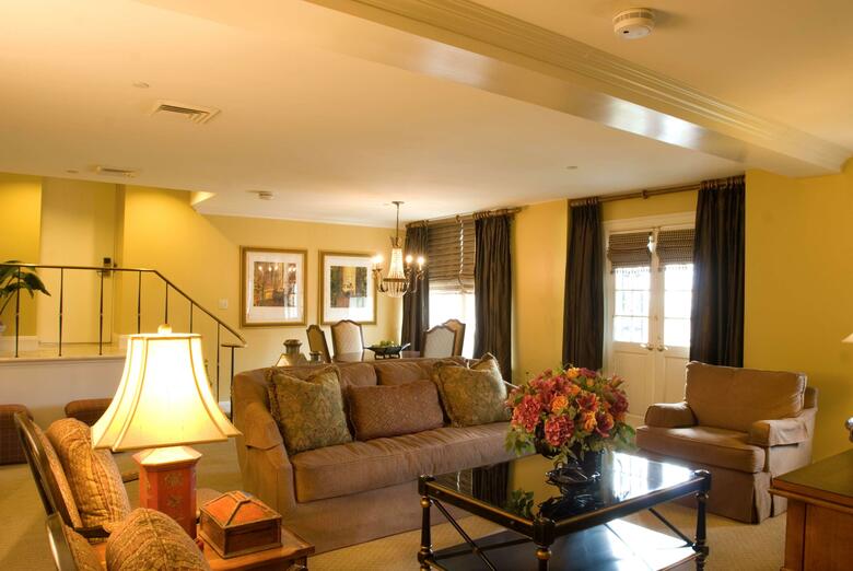 Bienville House Hotel