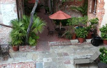 Hostal French Market Inn