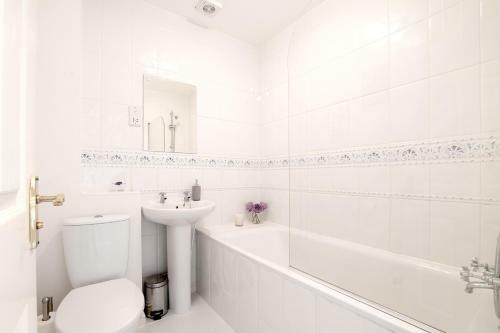 Apartamento Woolthwaite - Beautiful 4 Bedroom House With Parking