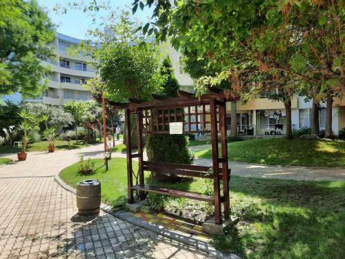 Beutiful Ground Floor Apartment Close To Beach