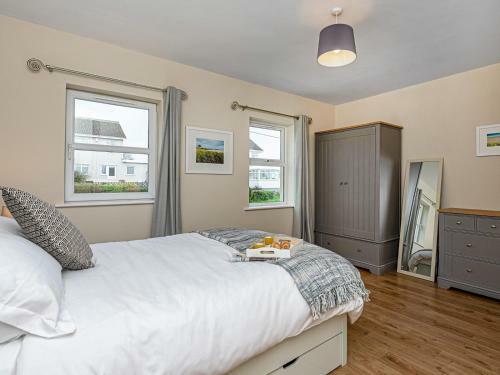 Pass The Keys Modern 2 Bedroom Beach Apartment With Free Parking
