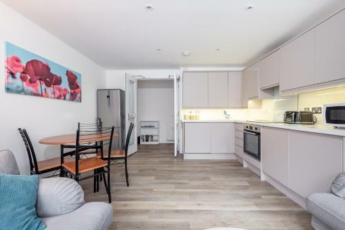 Murrays Bridge - Central Apartment With Parking